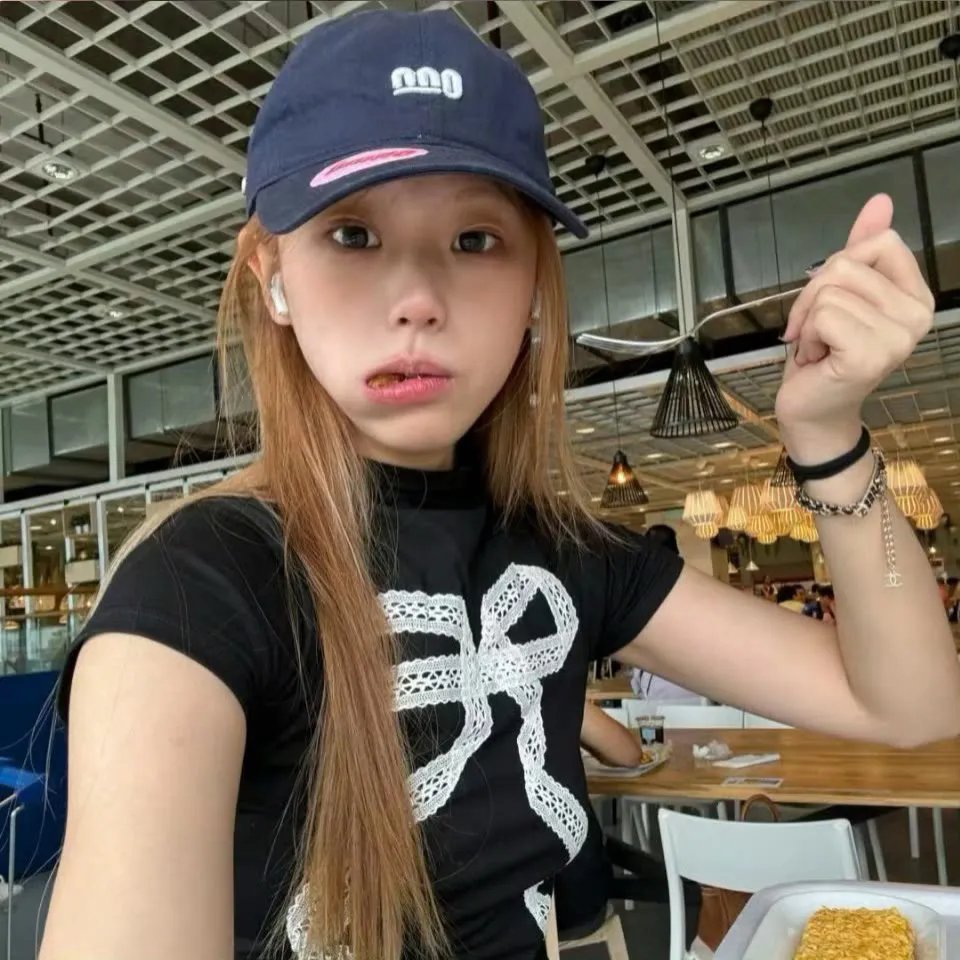 穿成极品农妇带崽囤粮惊艳全城